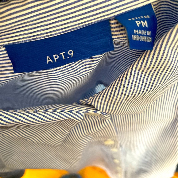 Apt 9 Women’s Button Up Shirt Petite Medium - Picture 3 of 5